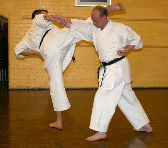 Sensei Thomson - Ura-mawashi Geri